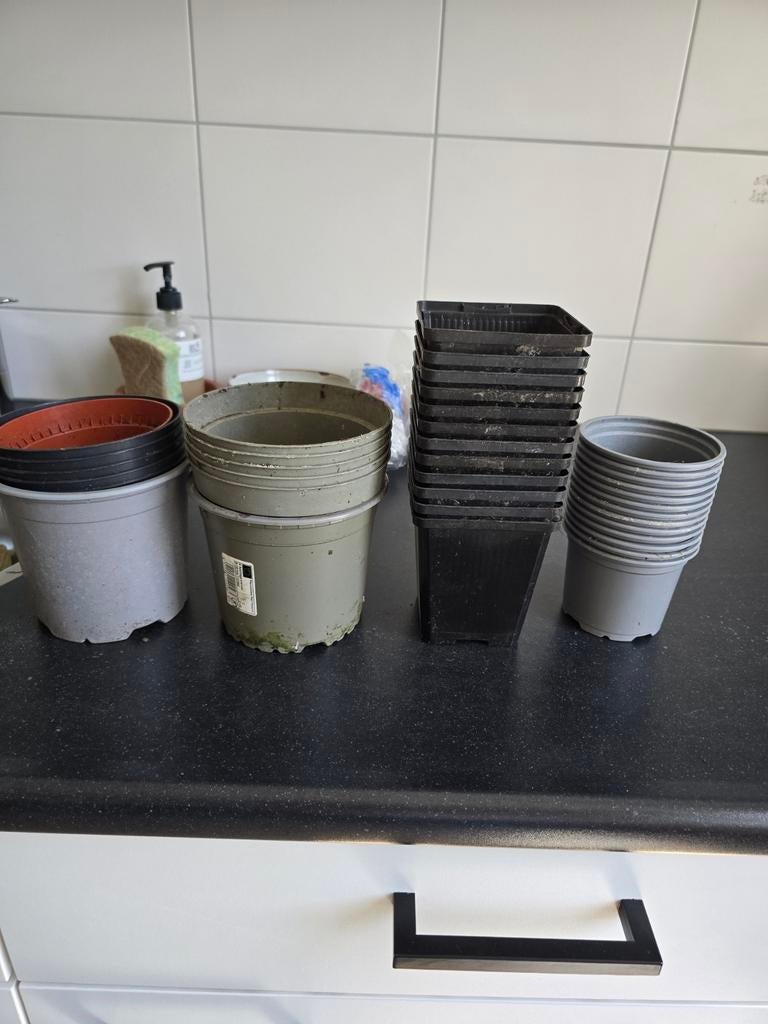 Diverse bloempotten en kweekpotjes, Tuin en Terras, Ophalen