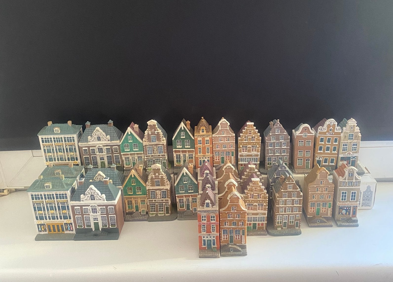 31 oud Hollandse grachtenpandjes Blokker, Verzenden