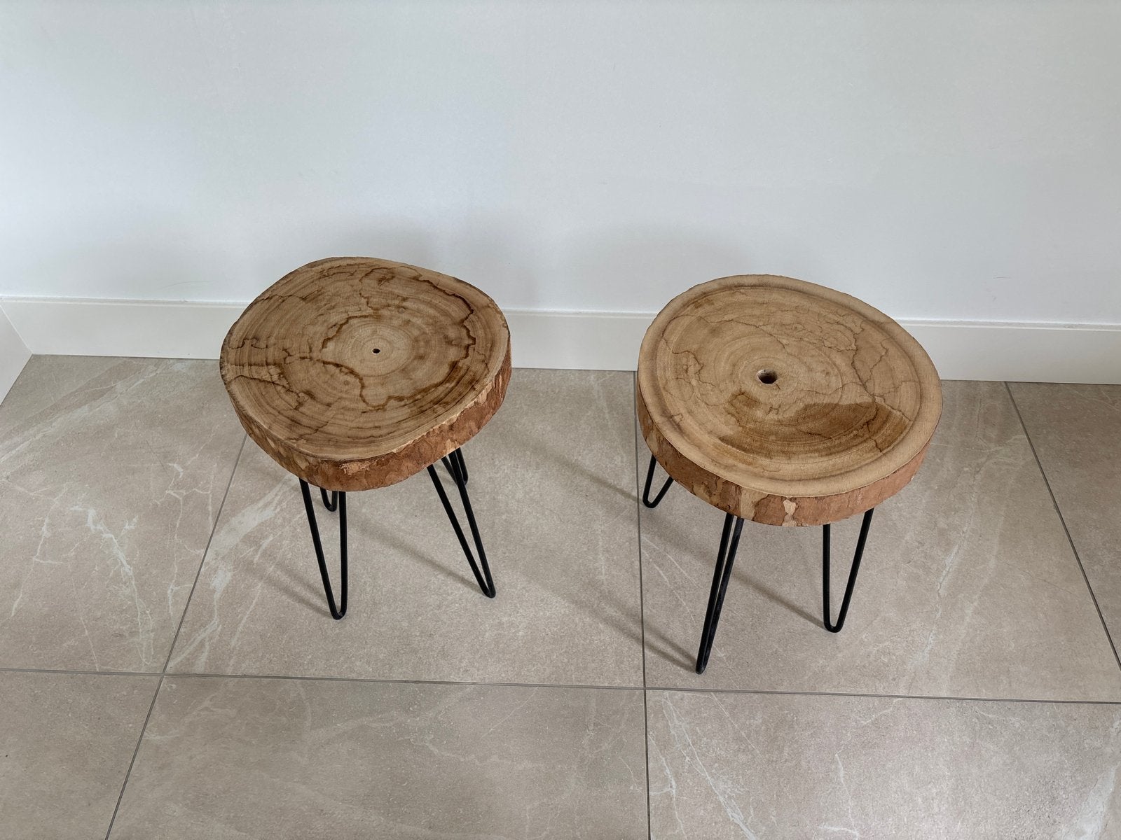 Houten bijzettafel/krukje met metalen poten, Huis en Inrichting, Ophalen, Minder dan 45 cm, Minder dan 55 cm, Gebruikt