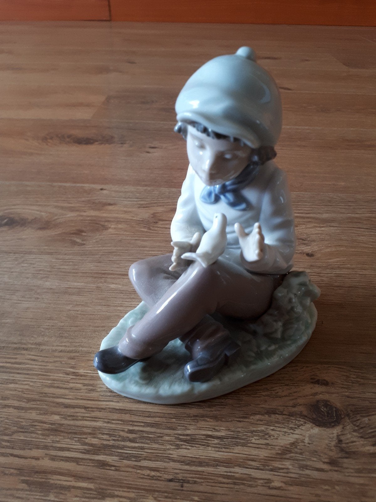 Jongen met een duif/NAO Lladro, Antiek en Kunst, Ophalen of Verzenden