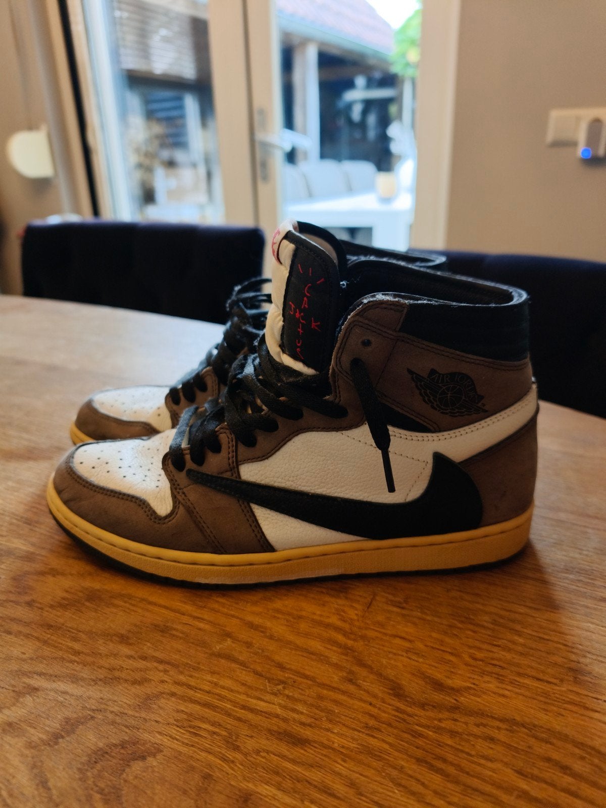 Jordan 1 Retro High OG SP Travis Scott Mocha 
Travis Scott, Bruin, Ophalen of Verzenden, Sneakers of Gympen, Gedragen