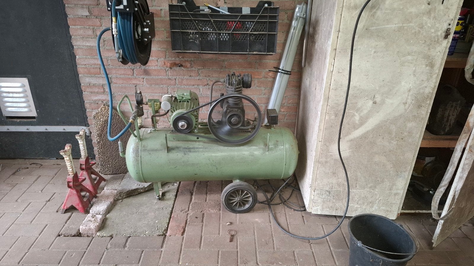 compressor 100 liter 220v, Doe-het-zelf en Verbouw, Ophalen, Gebruikt, 200 tot 400 liter/min, Mobiel