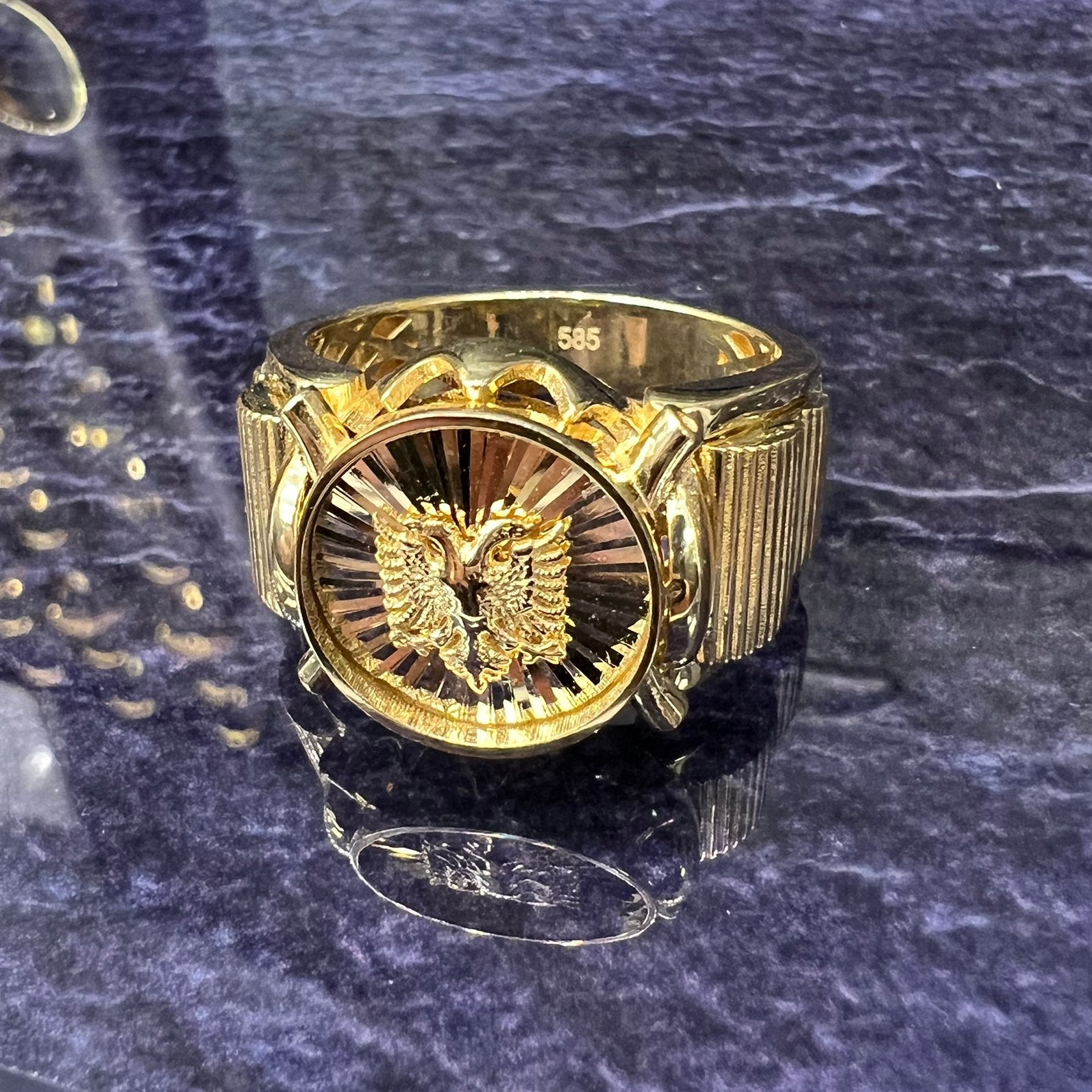 14 karaat gouden ring tweekoppige adelaar, Ophalen of Verzenden, Nieuw, Goud