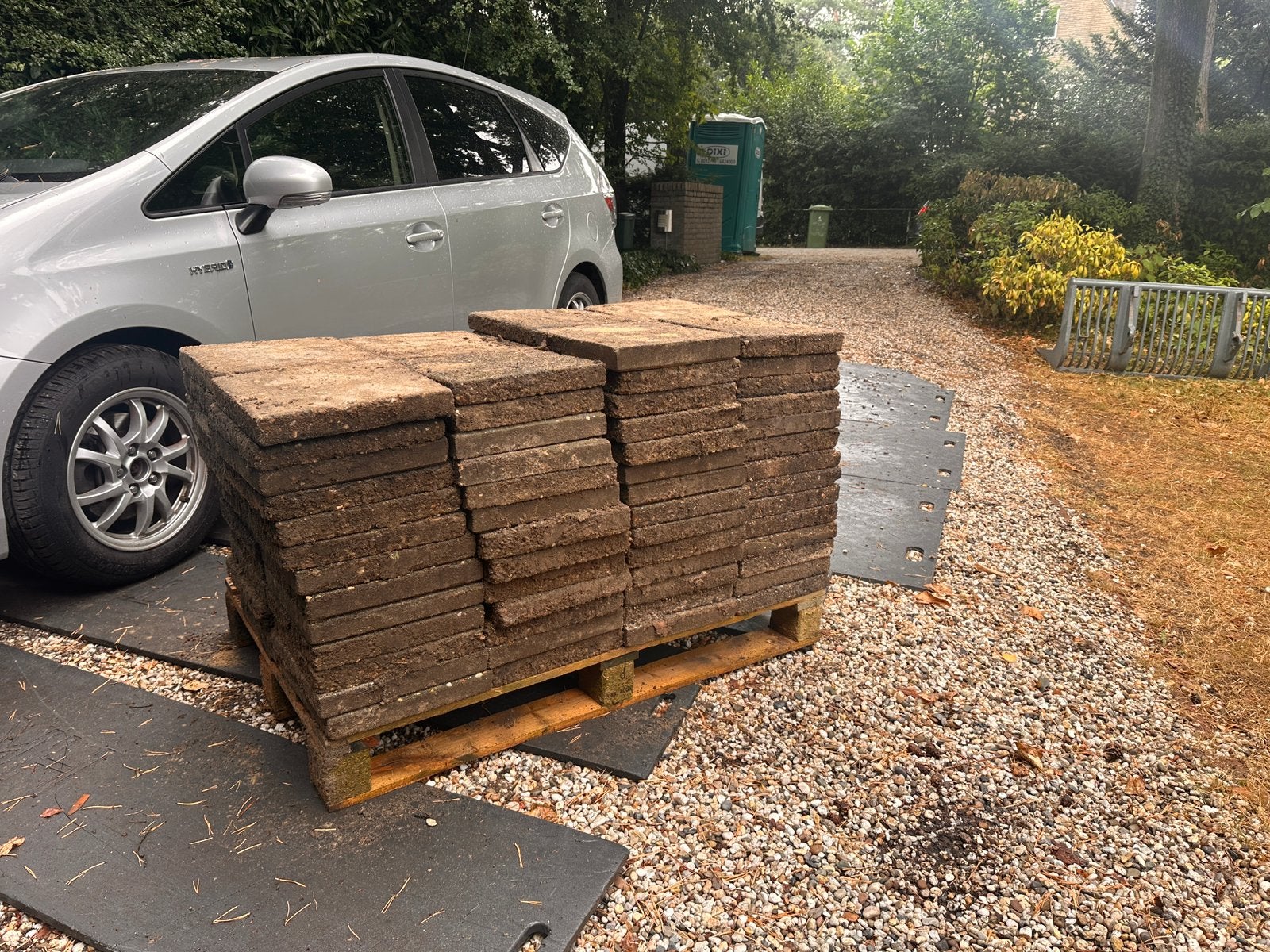 GRATIS tegels af te halen 250 st. 30x30, Tuin en Terras, Ophalen, Zo goed als nieuw, Beton, Terrastegels