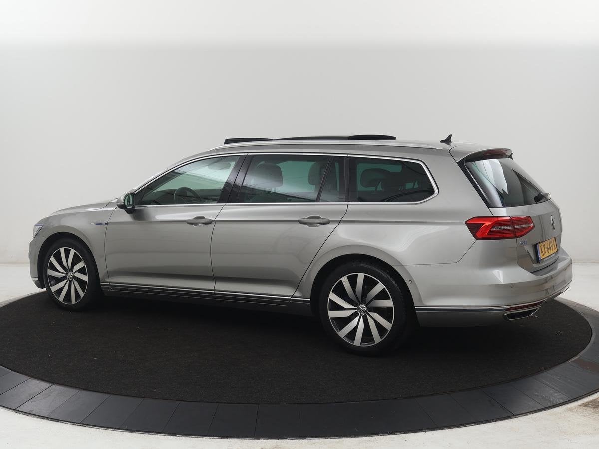 Volkswagen Passat Variant 1.4 TSI GTE Connected Series Plus, Auto's, Gebruikt, 4 cilinders, Hybride Elektrisch/Benzine, 1600 kg