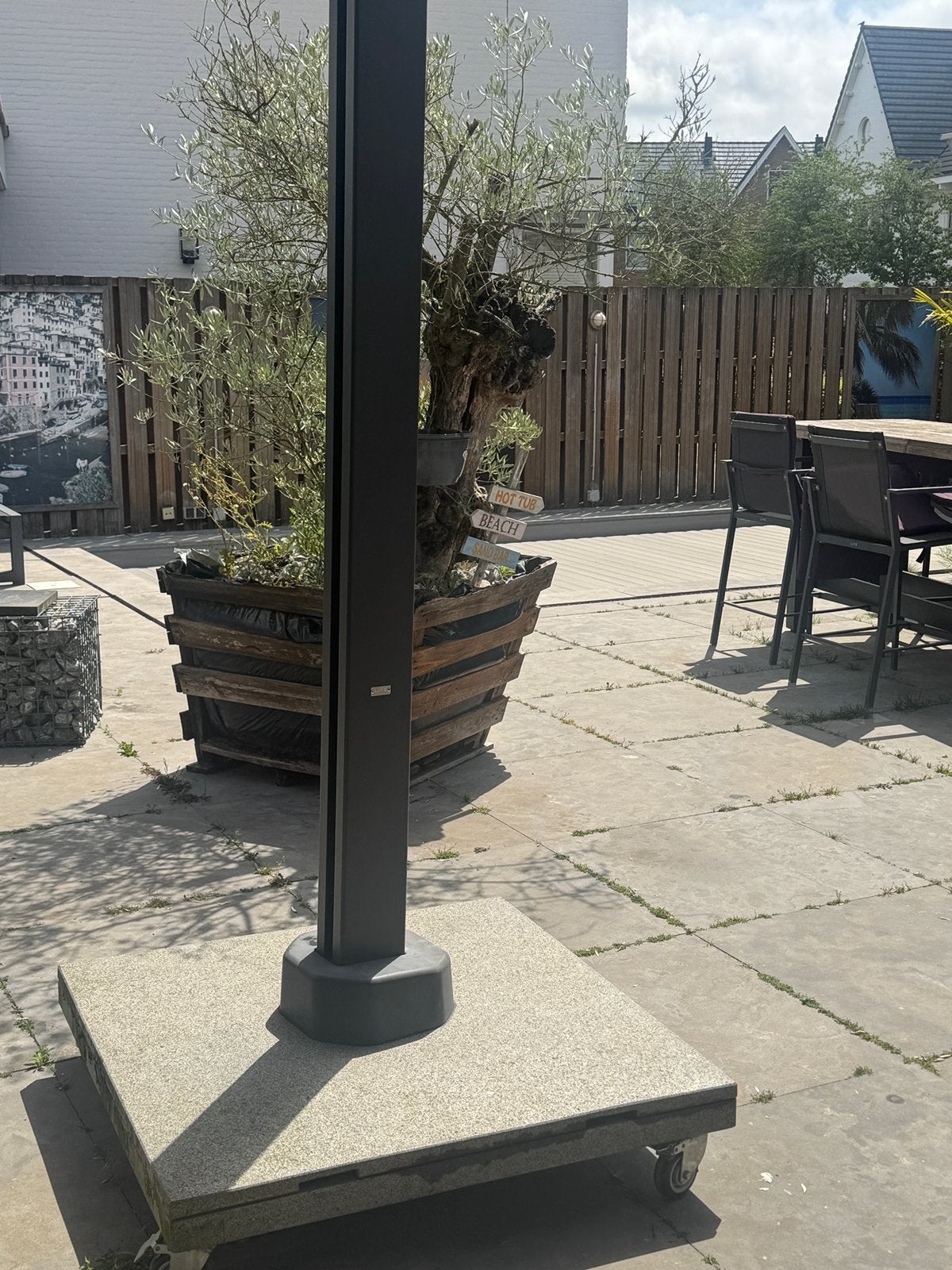 Grote zweefparasol met stevige voet ( merk : life ), Tuin en Terras, Parasols, Kantelbaar, Ophalen of Verzenden, Meer dan 4 meter