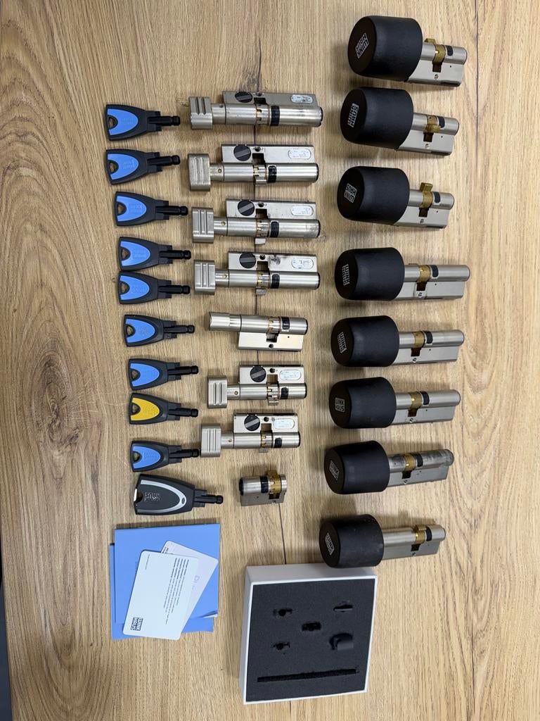 Winkhaus Smart Keys Ontgrendelingssysteem met 17 Sloten, Ophalen, Gebruikt, Overige materialen, Slot
