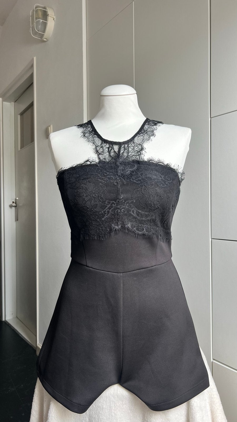 Pull & Bear jumpsuit maat M met kanten details, Kleding | Dames, Ophalen of Verzenden, Zo goed als nieuw, Maat 38/40 (M), Zwart