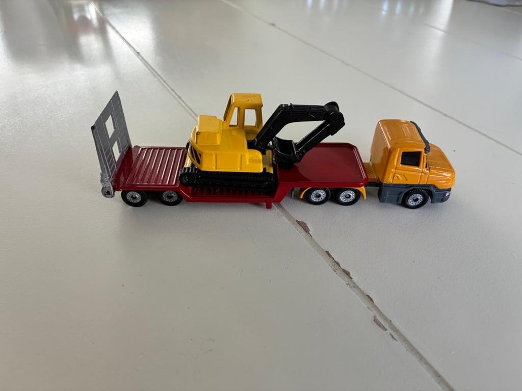 Siku scania met dieplader en graafmachine, Ophalen of Verzenden, Zo goed als nieuw, Bus of Vrachtwagen