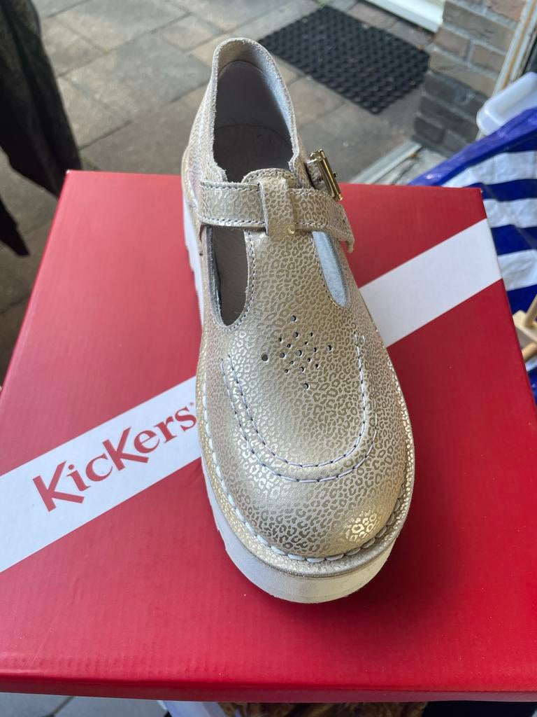 Kickers Goudkleurig Leren Schoenen Maat 37, Schoenen met lage hakken, Overige kleuren, Ophalen of Verzenden, Zo goed als nieuw