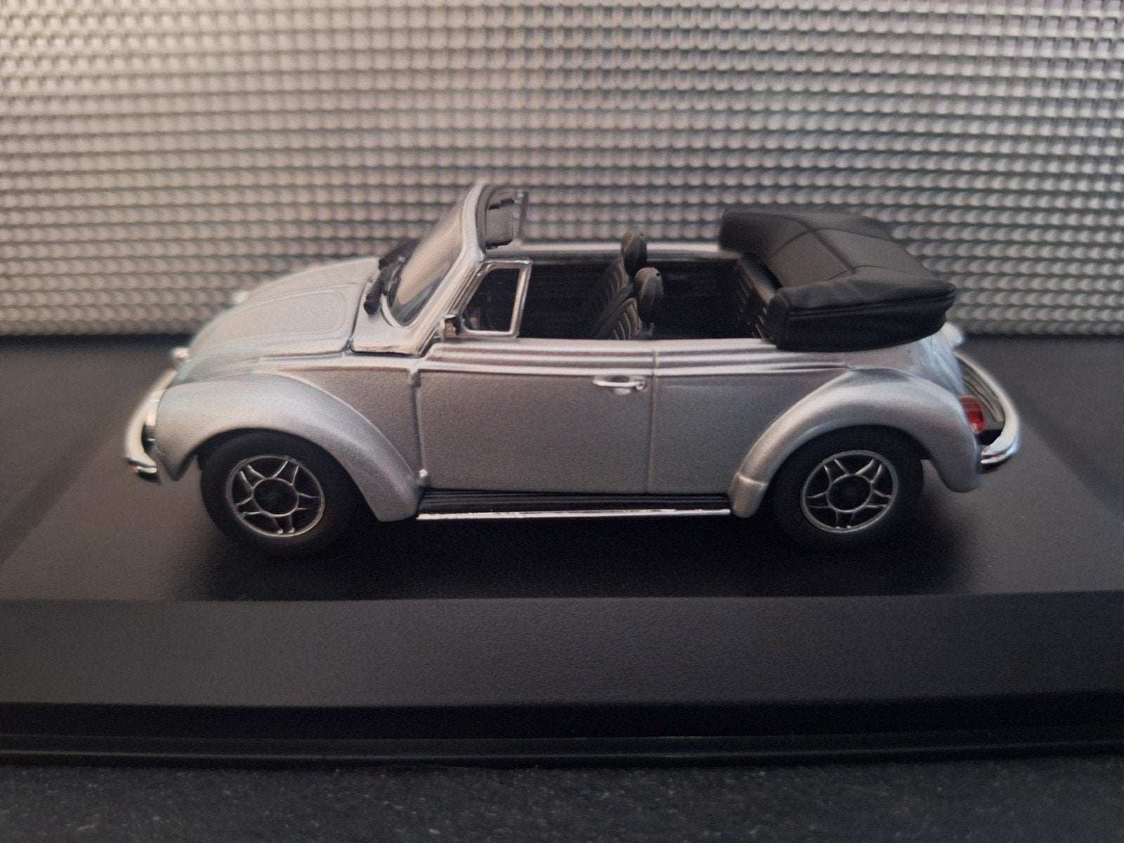 Volkswagen 1303 Cabriolet 1979  Schaal 1:43, Overige merken, Nieuw, Ophalen of Verzenden, Maxichamps