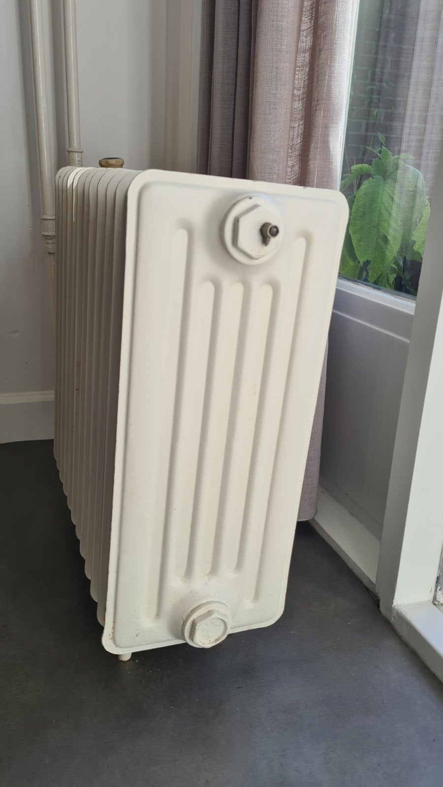 Twee klassieke, retro radiatoren, Ophalen, 30 tot 80 cm, Gebruikt, Radiator