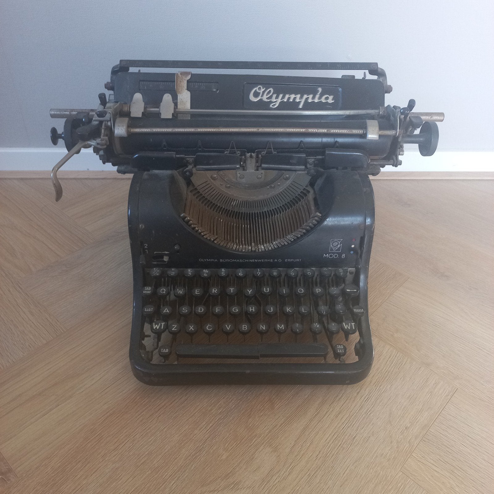 Antieke Olympia typemachine, Ophalen