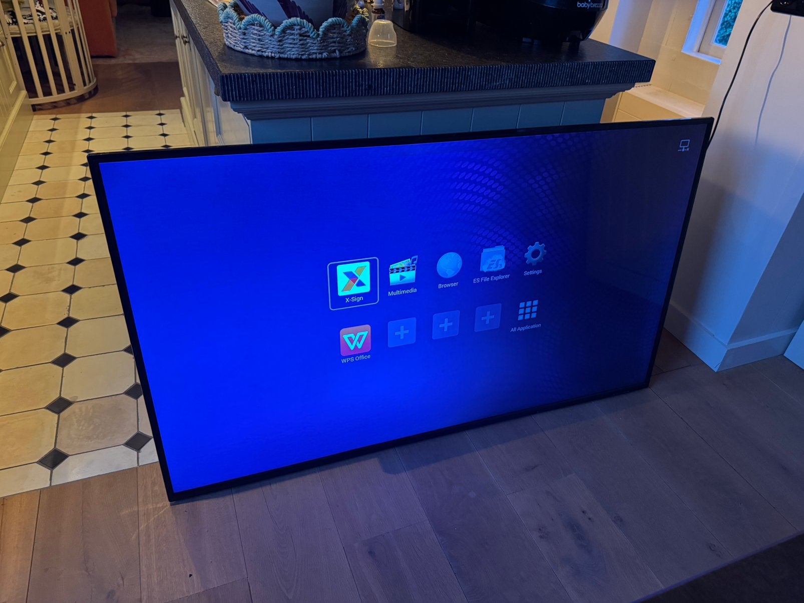 Benq ST650K 65 inch monitor - back light rechts defect., Gebruikt, 50 Hz, OLED, 100 cm of meer