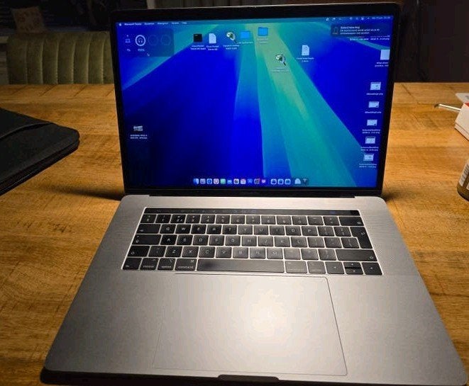 MacBook Pro 2018 Nieuwe batterij i9 256GB 16GB RAM, Computers en Software, Apple Macbooks, MacBook Pro, Gebruikt, 256 GB, Ophalen of Verzenden