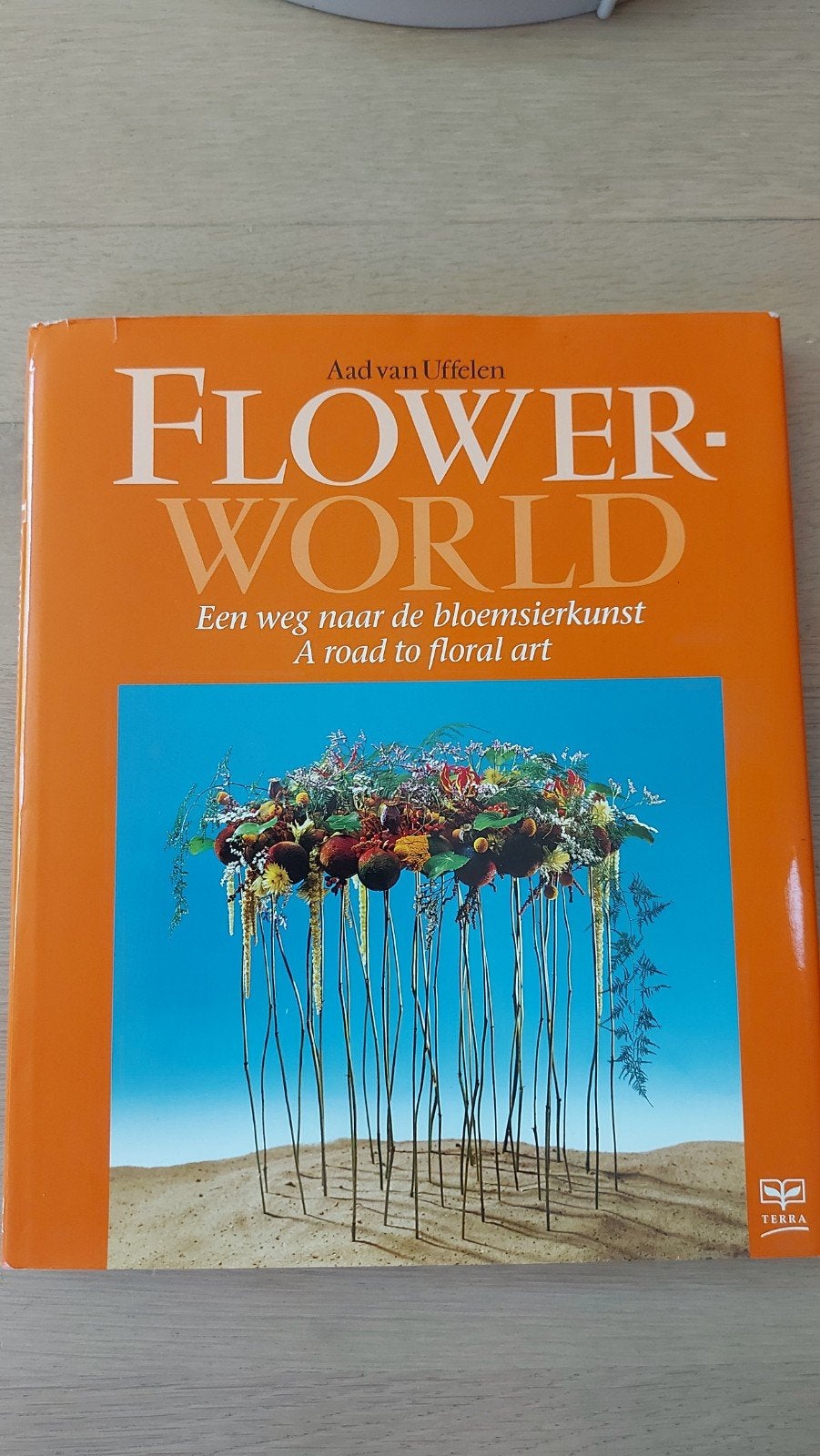 O: Flower-World: Een weg naar de bloemsierkunst, Boeken, Ophalen of Verzenden, Gelezen, Overige onderwerpen, Aad van Uffelen