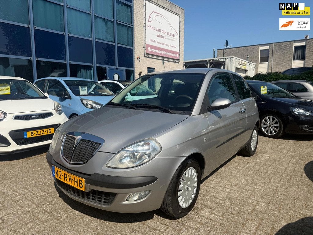 Lancia Ypsilon 1.4-16V Oro Automaat, Airco, APK 05/27, Auto's, Lancia, 970 kg, 400 kg, Origineel Nederlands, Bedrijf