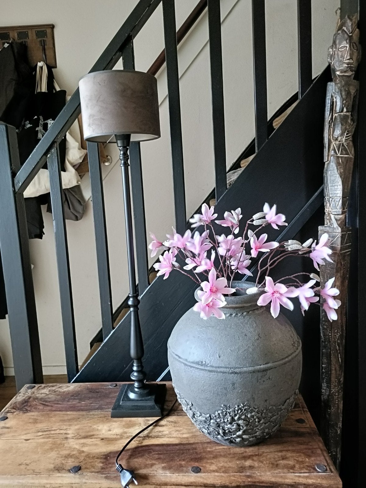Zwart strak tafellamp inclusief fluwelen kap, Huis en Inrichting, Lampen | Tafellampen, Zwart, Ophalen