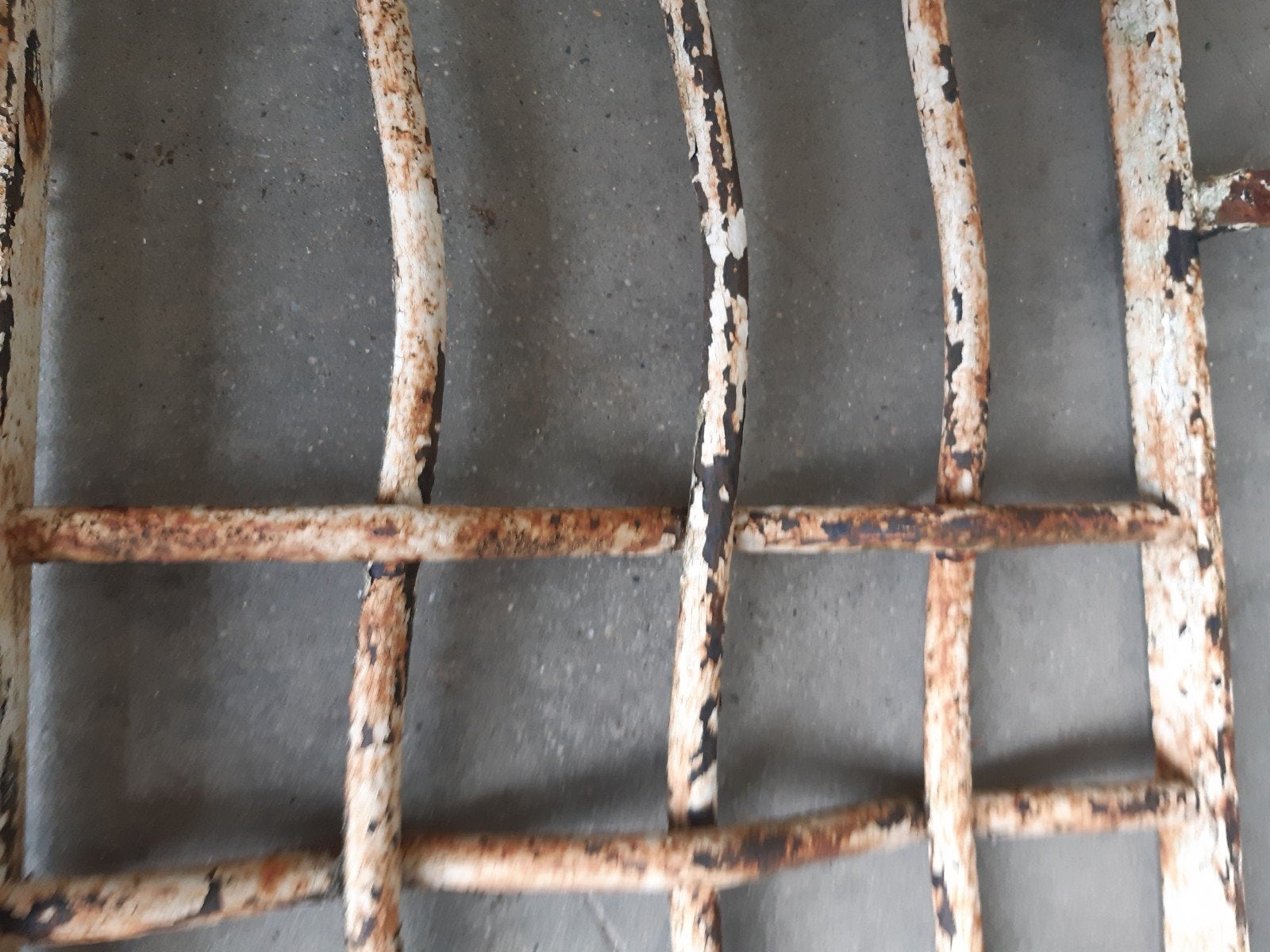 antiek massief metalen raambeveiliging/ hekwerk, Ophalen of Verzenden, Minder dan 80 cm, Gevelraam of Ruit, Minder dan 80 cm