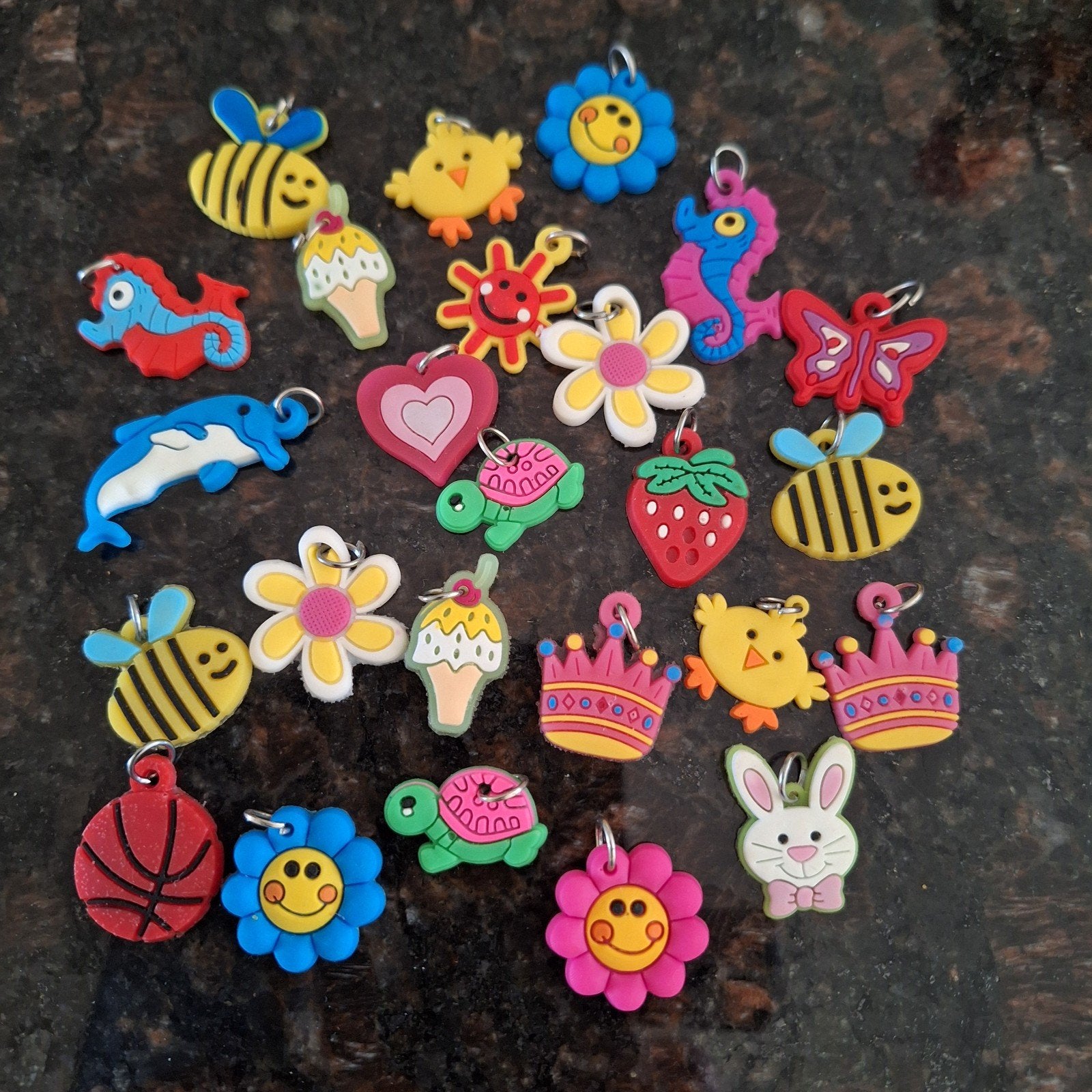 Leuke loombedeltjes voor armbanden en knutselprojecten, Ophalen of Verzenden, Nieuw, Bedel