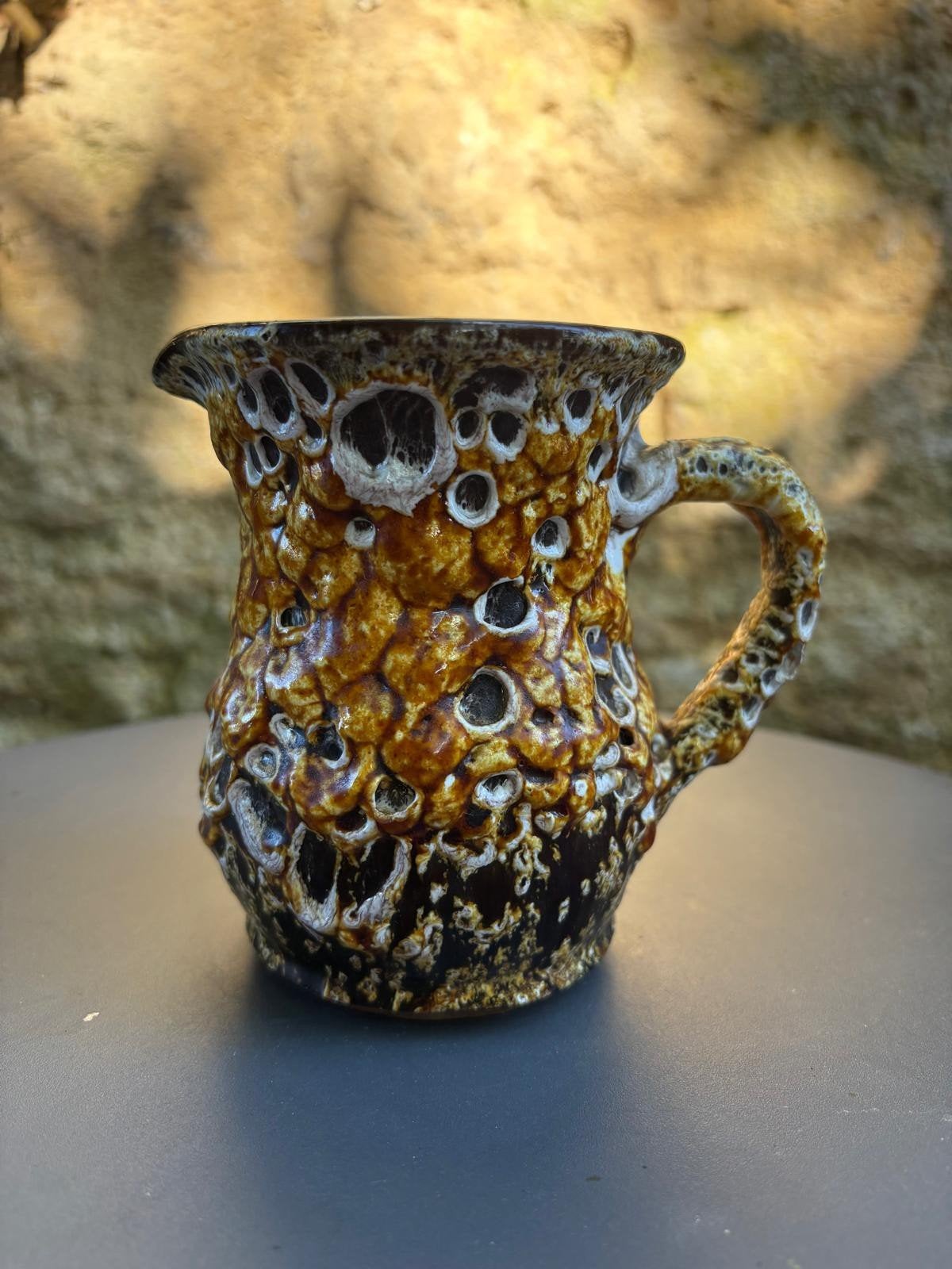 Vaasje, kannetje, Emaux Miel, Frans keramiek, fat lava 12 cm, Antiek en Kunst, Ophalen of Verzenden