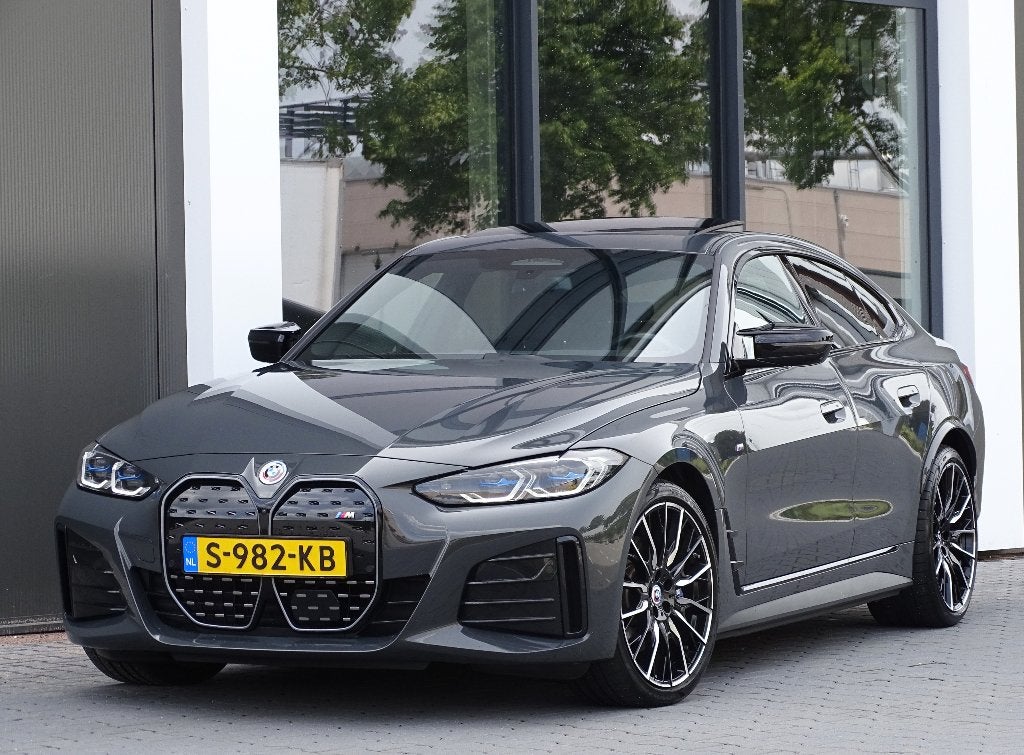 BMW i4 M50 544pk 2023 l Dravitgrau l BTW Verrekenbaar l, Auto's, BMW, Euro 6, 110 €/maand, 2190 kg, Vierwielaandrijving