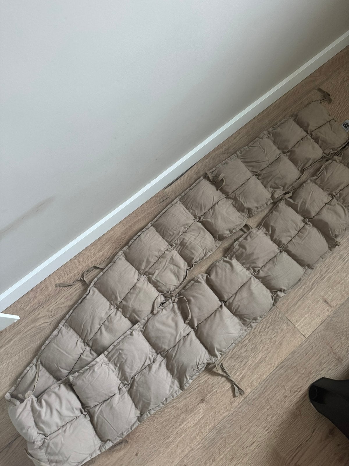 Sebra Bedbumper / Bedomrander – Taupe/Zand – ZGAN, Kinderen en Baby's, Ophalen of Verzenden, Zo goed als nieuw, Wieg