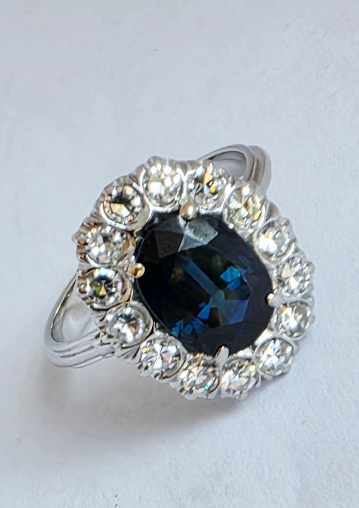 Klassieke entourage ring met saffier 2,31kt en diamanten, Sieraden, Tassen en Uiterlijk, Ringen, Ophalen of Verzenden, Zo goed als nieuw