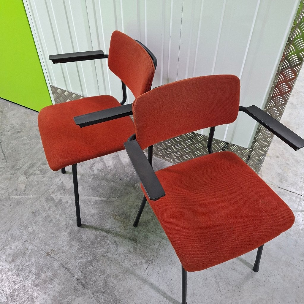 2x Gispen 1235 stoel rood zwart industrieel Dutch design, Huis en Inrichting, Gebruikt, Hout, Ophalen of Verzenden, Vintage industrieel Dutch design