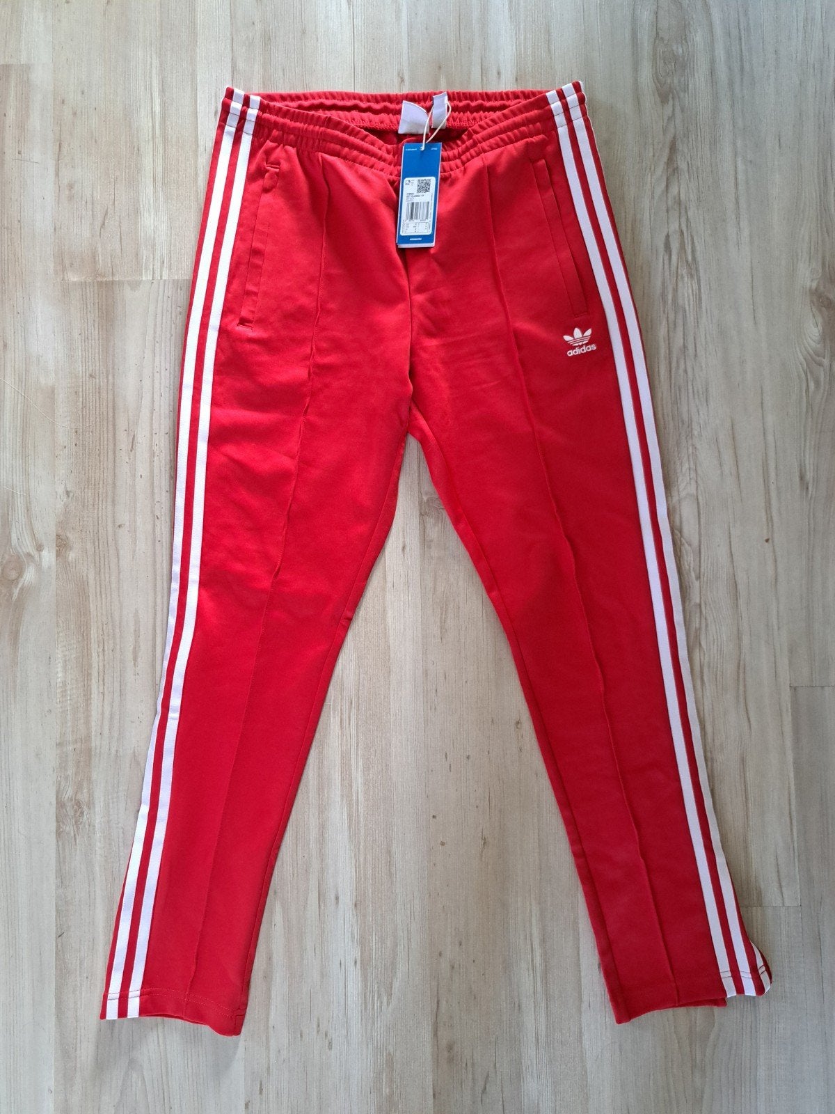 Adidas SSTClassicTP trainingsbroek rood - Nieuw met kaartje, Maat 38/40 (M), Adidas, Nieuw, Ophalen of Verzenden