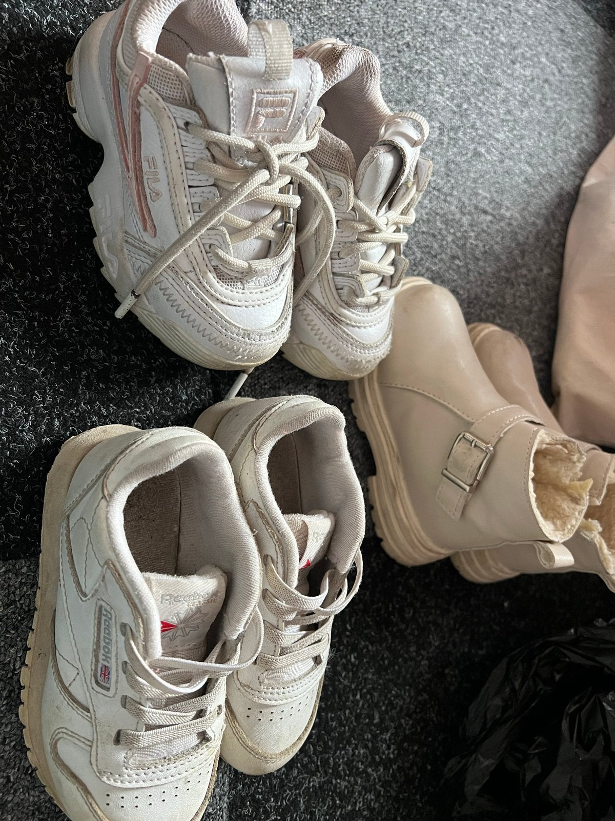 3 paar kindersneakers: Fila, Reebok, Shein (maten 23.5-25), Kinderen en Baby's, Kinderkleding | Schoenen en Sokken, Ophalen, Gebruikt