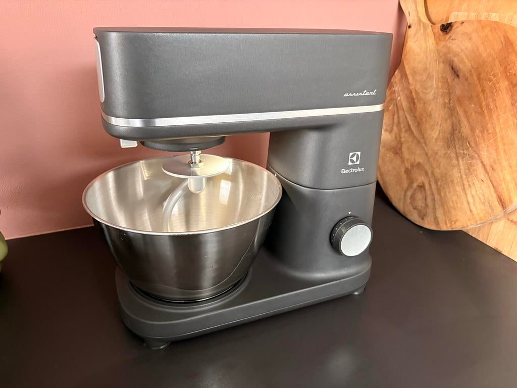 Electrolux Assistent krachtige Keukenmachine 1200W, 4 liter of meer, Ophalen, Zo goed als nieuw, 3 snelheden of meer