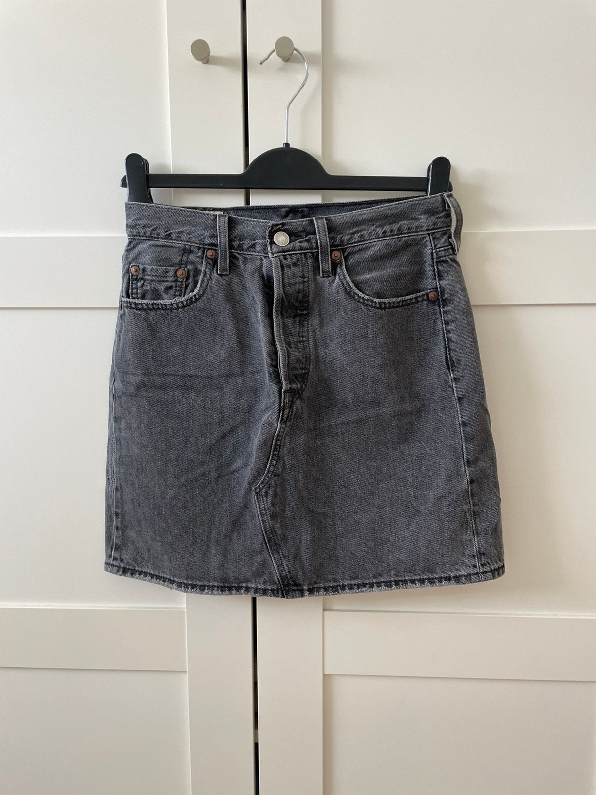 Korte spijkerrok van Levi’s donkergrijs maat XXS/W25/EU32, Ophalen of Verzenden, Zo goed als nieuw, Maat 34 (XS) of kleiner, Grijs