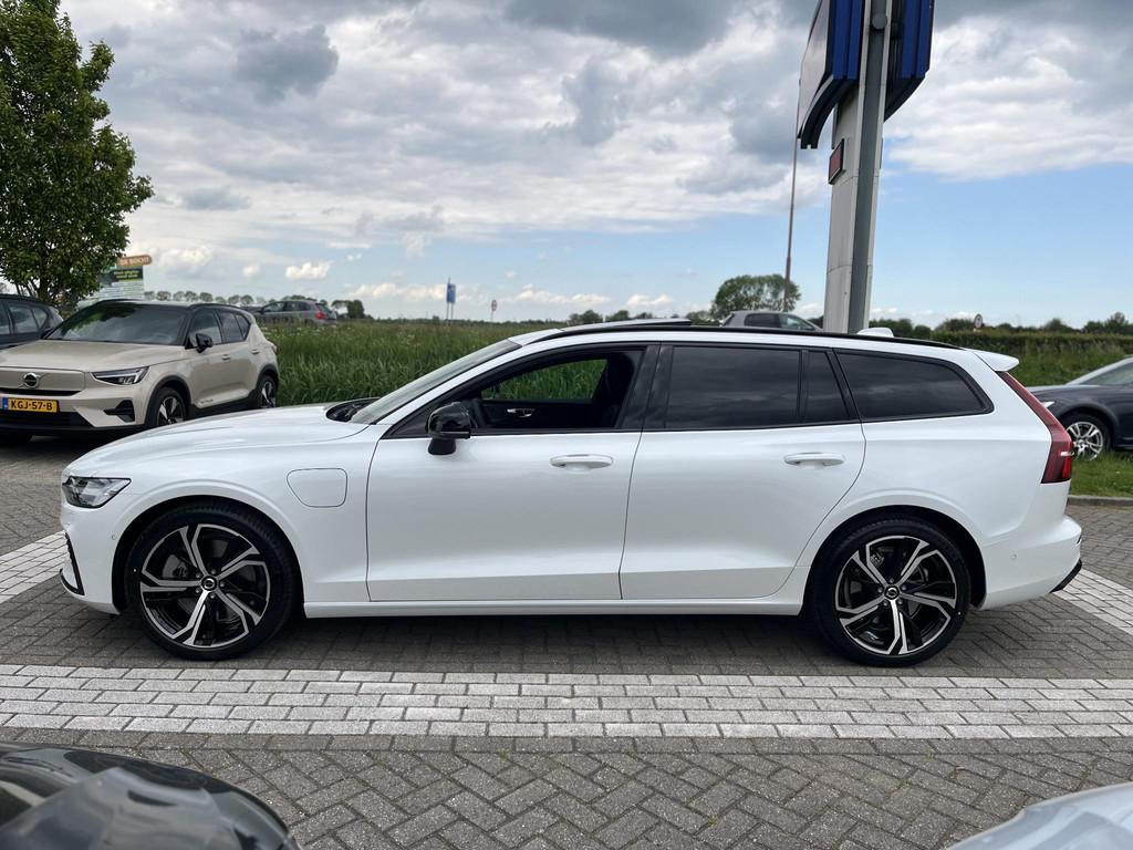 Volvo V60 T8 Plug-in hybrid AWD Ultra Dark | Panoramadak | 3, Auto's, Volvo, Automaat, 4 cilinders, 180 min, Wit