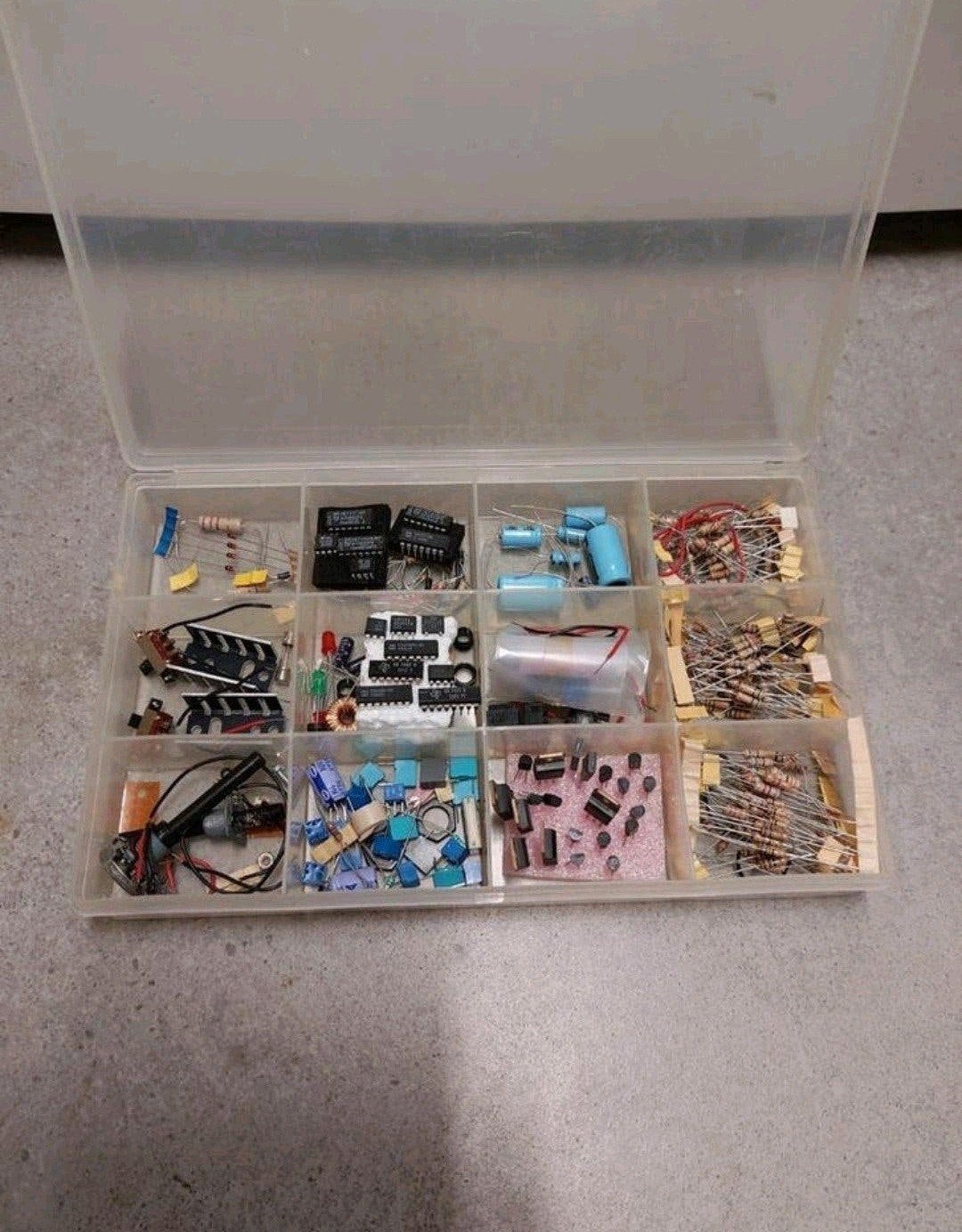 Bak diverse Electronica condensator weerstand processor
Bak, Ophalen of Verzenden