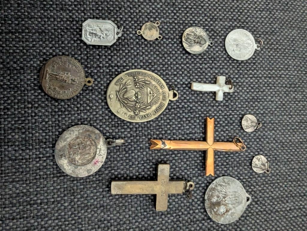 Diverse kettinghangers en kruisjes, Sieraden, Tassen en Uiterlijk, Kettinghangers, Ophalen of Verzenden