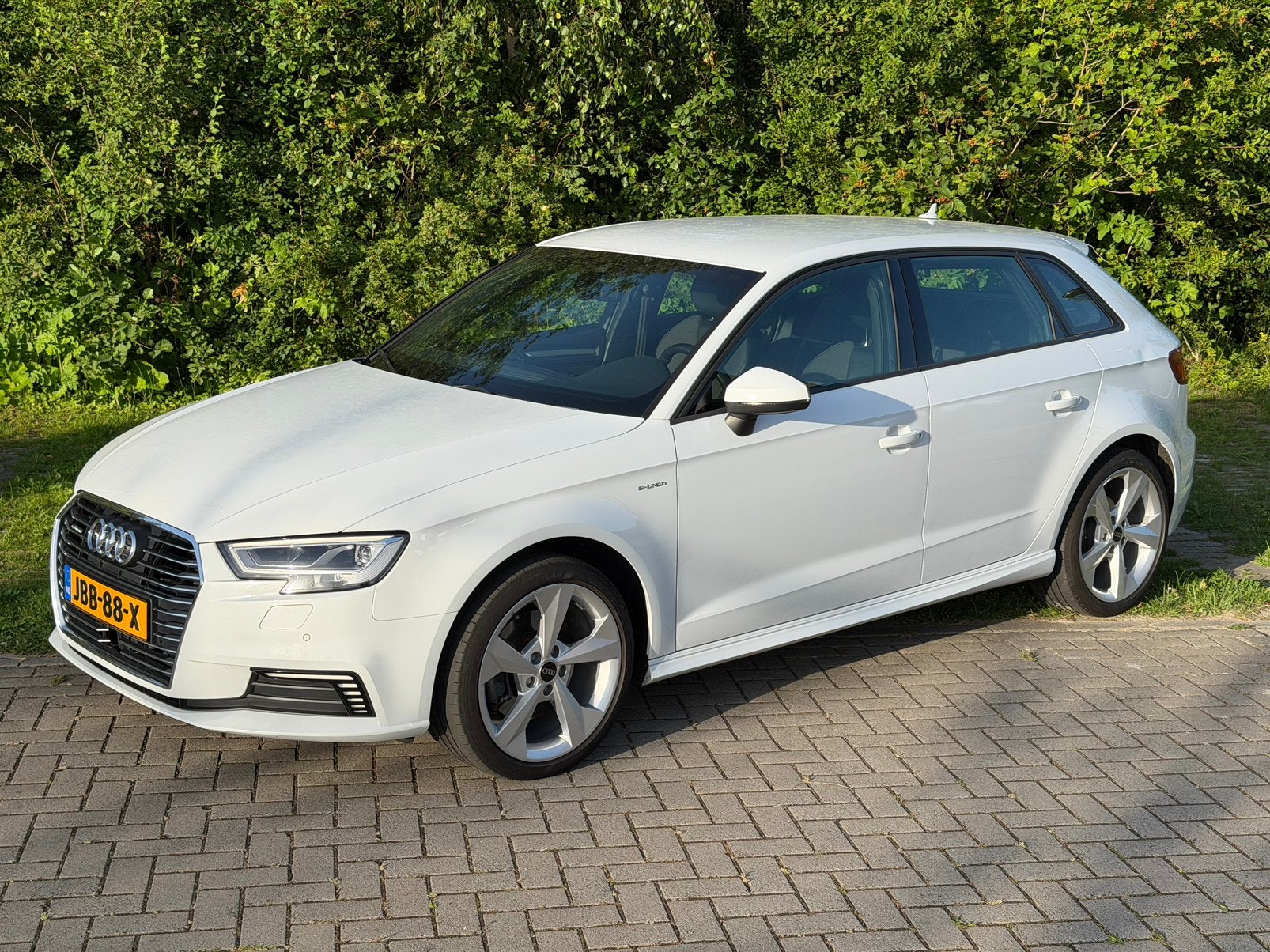 Audi A3 E-tron 40 2018 | S-Line | half-leer | dig. Dashboard, Auto's, Audi, Particulier, A3, Adaptieve lichten, Airbags, Airconditioning