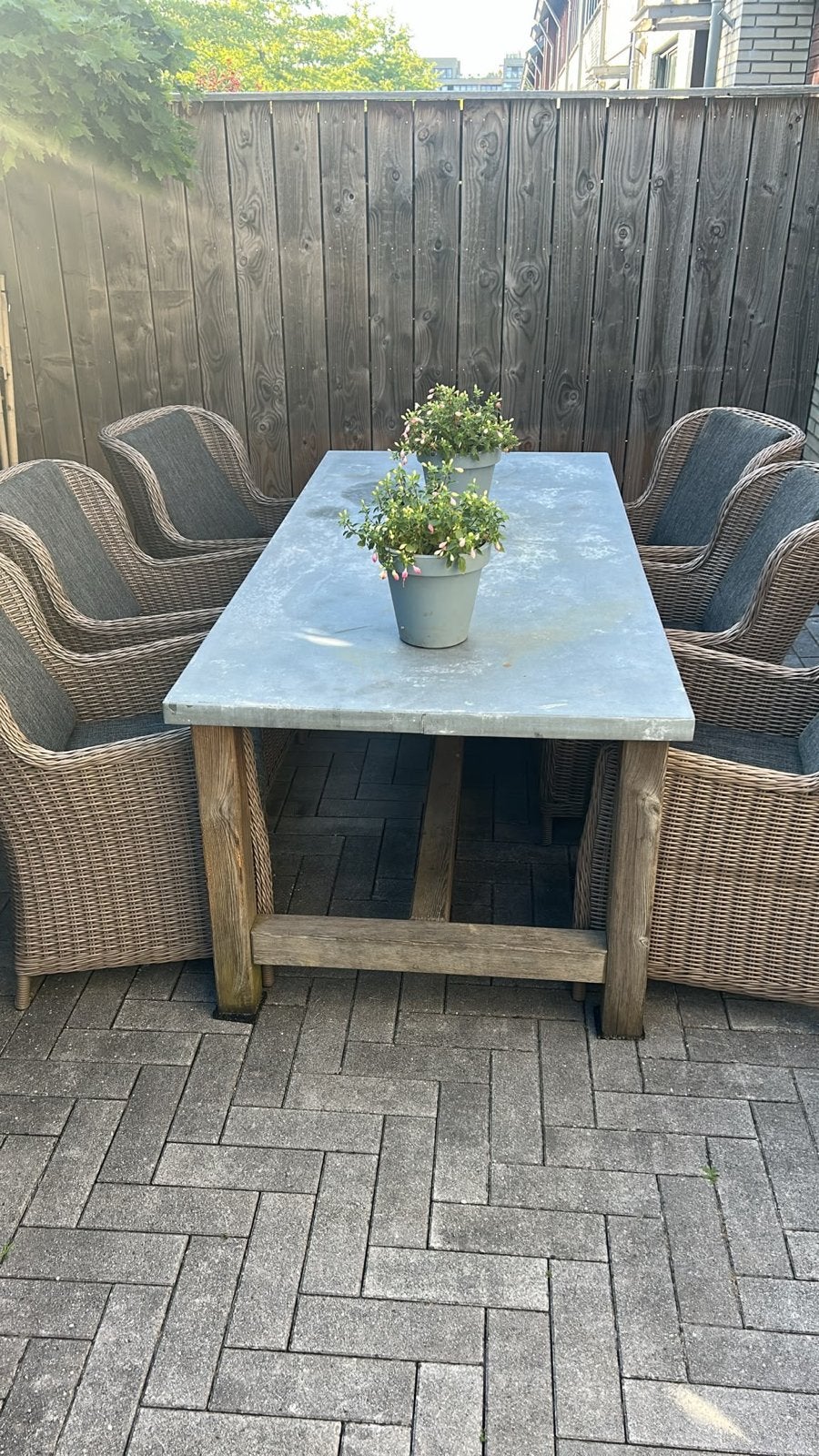 Robuuste tuinset met 6 rotan stoelen en zinken tafel, Ophalen, Gebruikt, Eettafel, 6 zitplaatsen