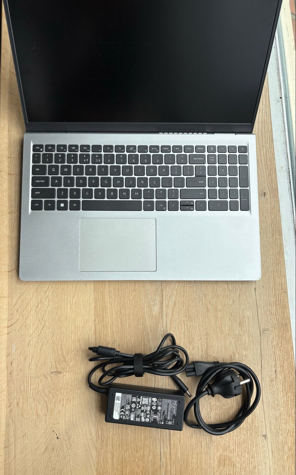 Dell Inspiron 15 3520 - Defect voor onderdelen of reparatie, Computers en Software, Windows Laptops, 2 tot 3 Ghz, Ophalen of Verzenden
