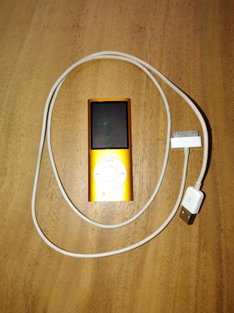 Ipod nano 4 goud 8gb, Audio, Tv en Foto, Ophalen of Verzenden, Zo goed als nieuw, Overige typen, Nano