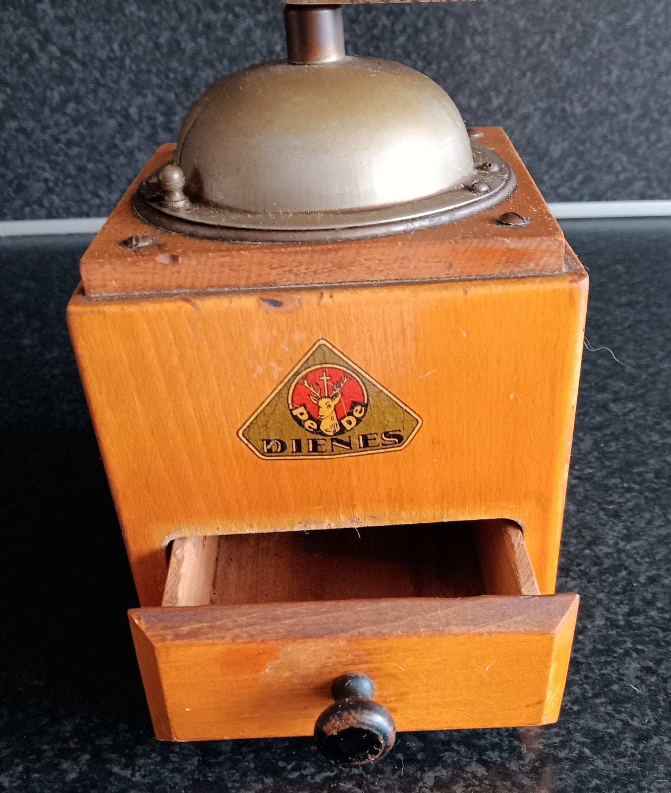 Vintage Dienes Koffiemolen, Antiek en Kunst, Antiek | Keukenbenodigdheden, Ophalen