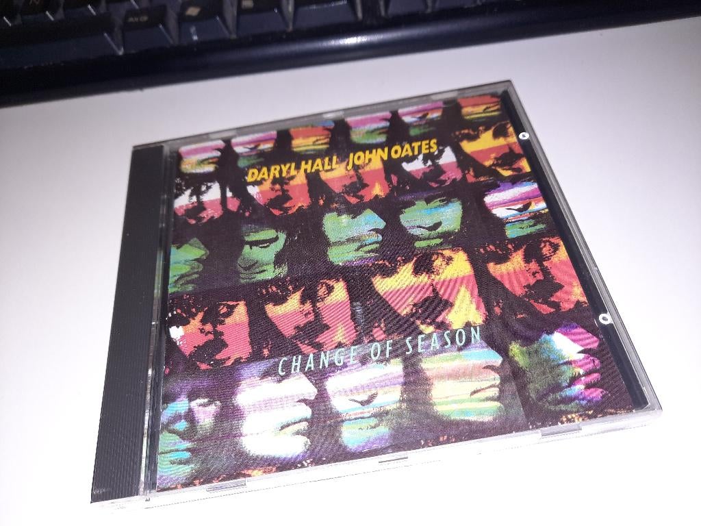 CD Daryl Hall & John Oates – Change Of Season, Ophalen, Zo goed als nieuw