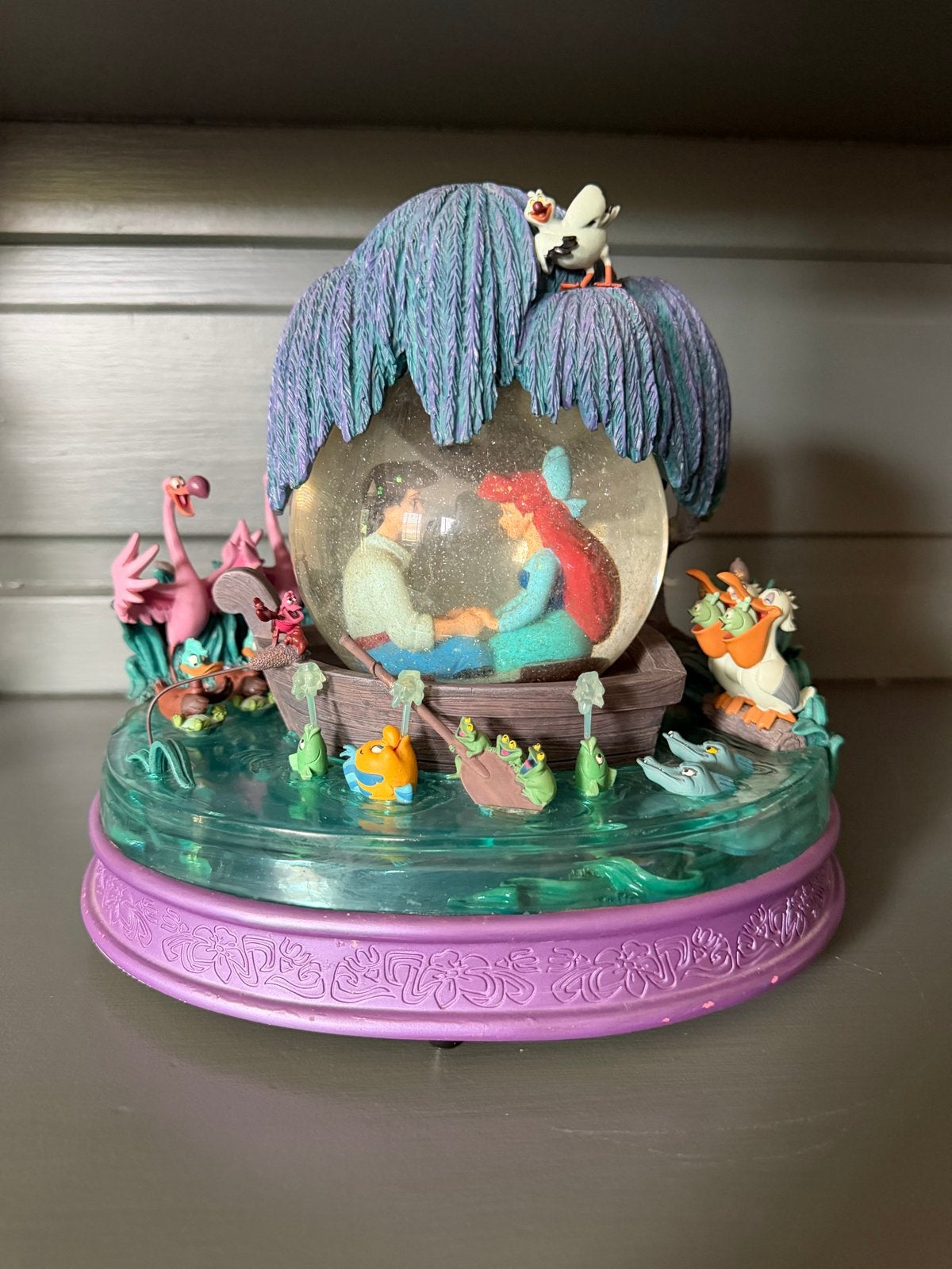 Zeer zeldzame Disney Kleine Zeemeermin Sneeuwbol Muziekdoos, Ophalen of Verzenden, Pocahontas of Kl. Zeemeermin, Zo goed als nieuw