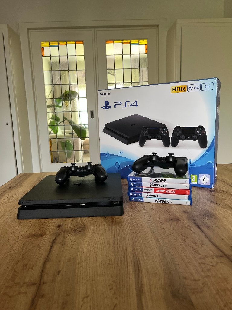 Complete PS4 Slim 1TB set, Ophalen, Met 2 controllers, Zo goed als nieuw, 1 TB