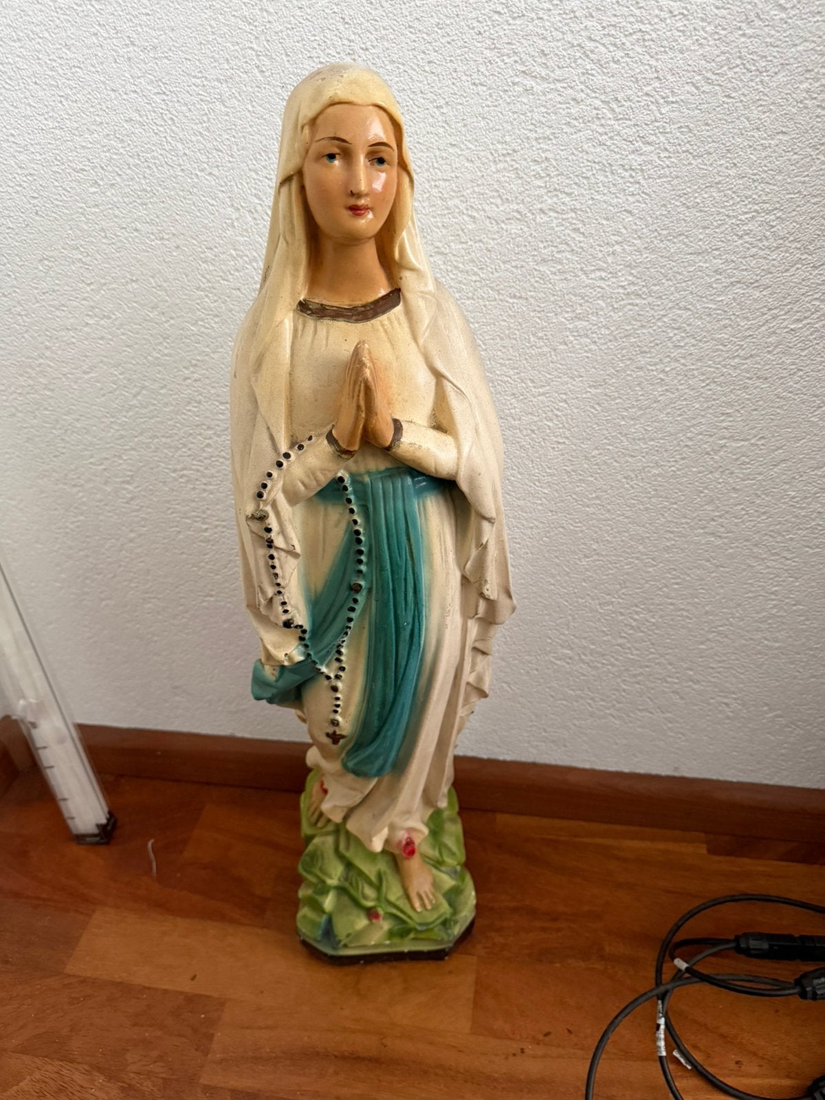 Mooi onbeschadigd Mariabeeld met houten muurbevestiging, Antiek en Kunst, Antiek | Religie, Ophalen