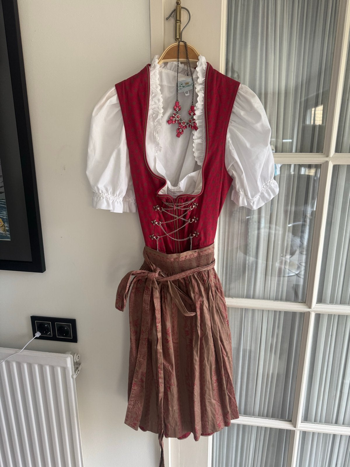 Elegantes Dirndl met Blouse en Collier - Maat 42, Maat 42/44 (L), Ophalen of Verzenden, Gedragen, Boven de knie