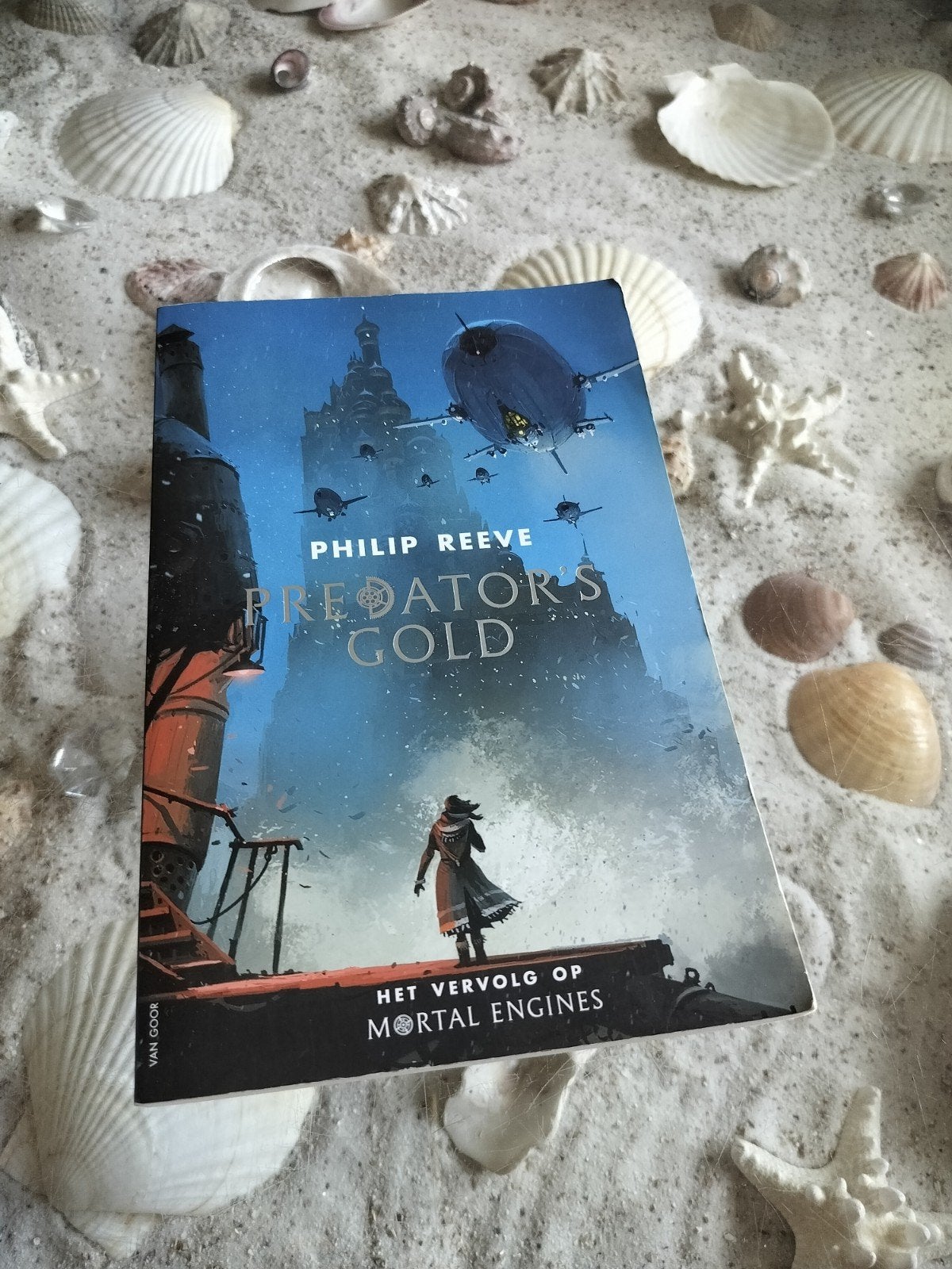 Philip Reeve - Predator's Gold - Nederlands, Boeken, Gelezen, Philip Reeve, Ophalen of Verzenden