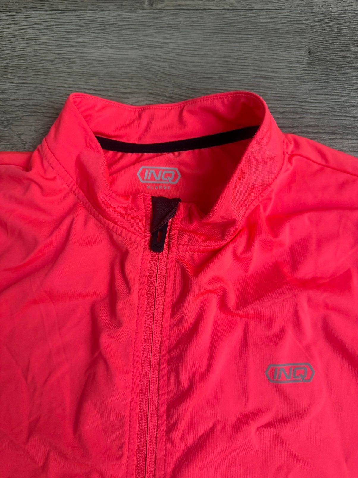 INQ Hardloopjack/ wielrenjack- Neonroze - Maat XL, Kleding | Dames, Sportkleding, Maat 42/44 (L), Ophalen of Verzenden, Zo goed als nieuw