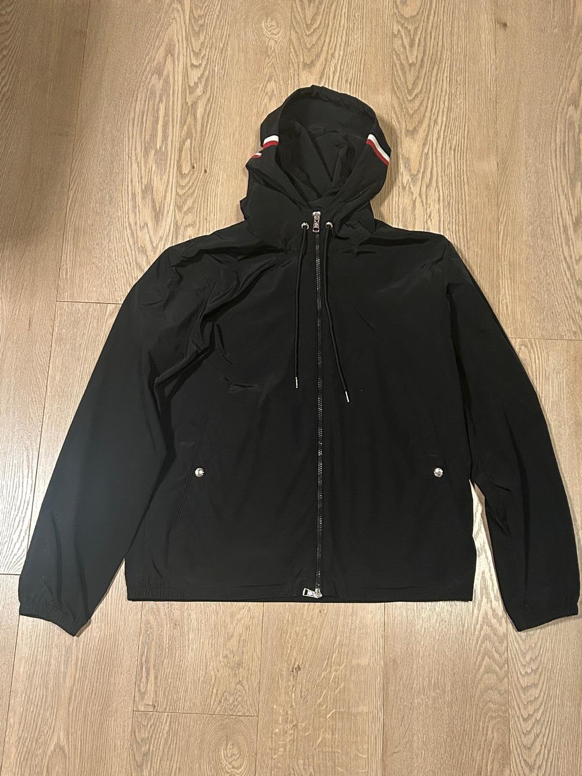 Nieuwe & Originele Moncler Jas Maat L, Maat 52/54 (L), Moncler, Zwart, Nieuw