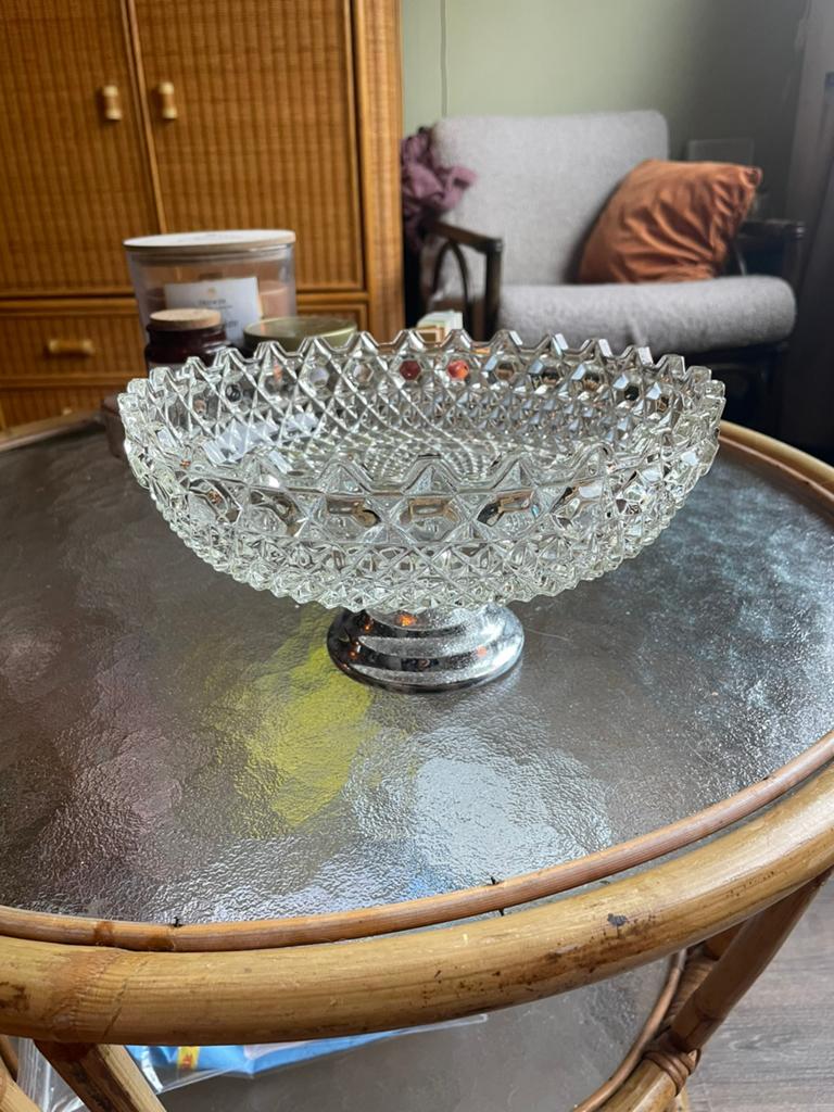 Brocante / vintage geslepen glazen schaal op voet, Antiek en Kunst, Ophalen of Verzenden